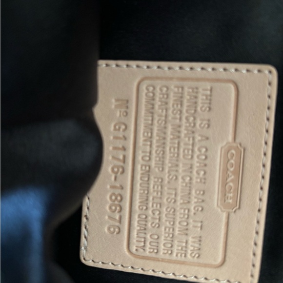 Coach Poopy liquid Gloss shoulder tote - Picture 2 of 7